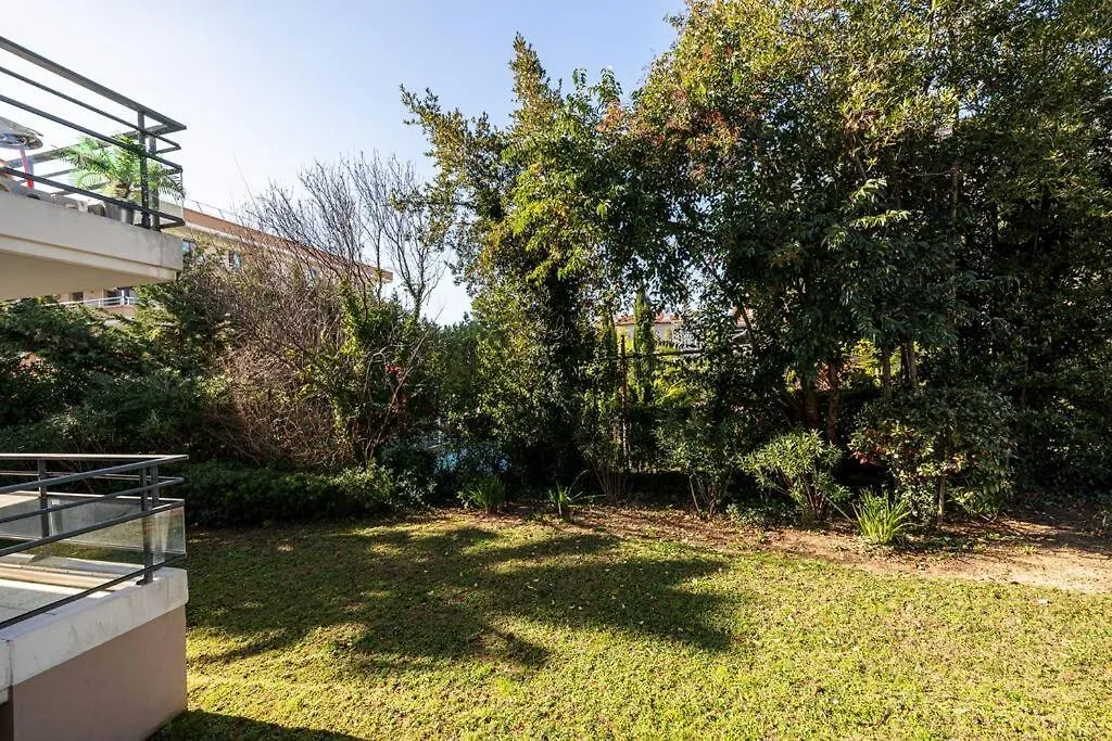 Beautiful And Spacious 2 Bed Apt With Pool Antibes France