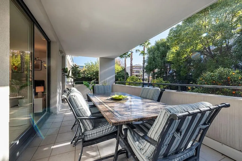 Beautiful And Spacious 2 Bed Apt With Pool Antibes