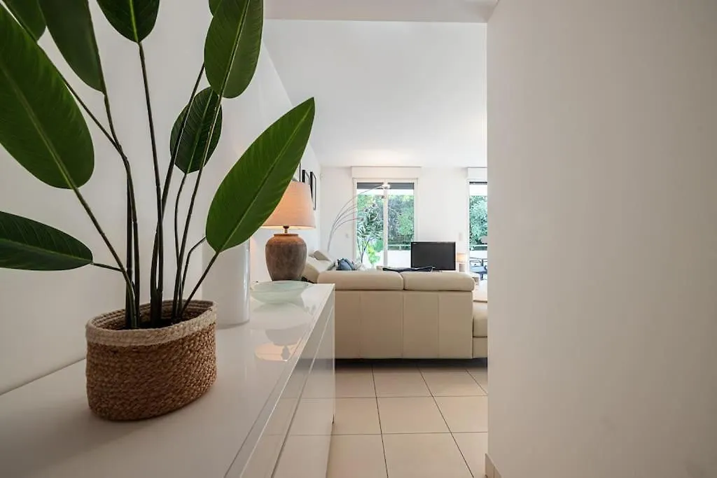 Beautiful And Spacious 2 Bed Apt With Pool Antibes