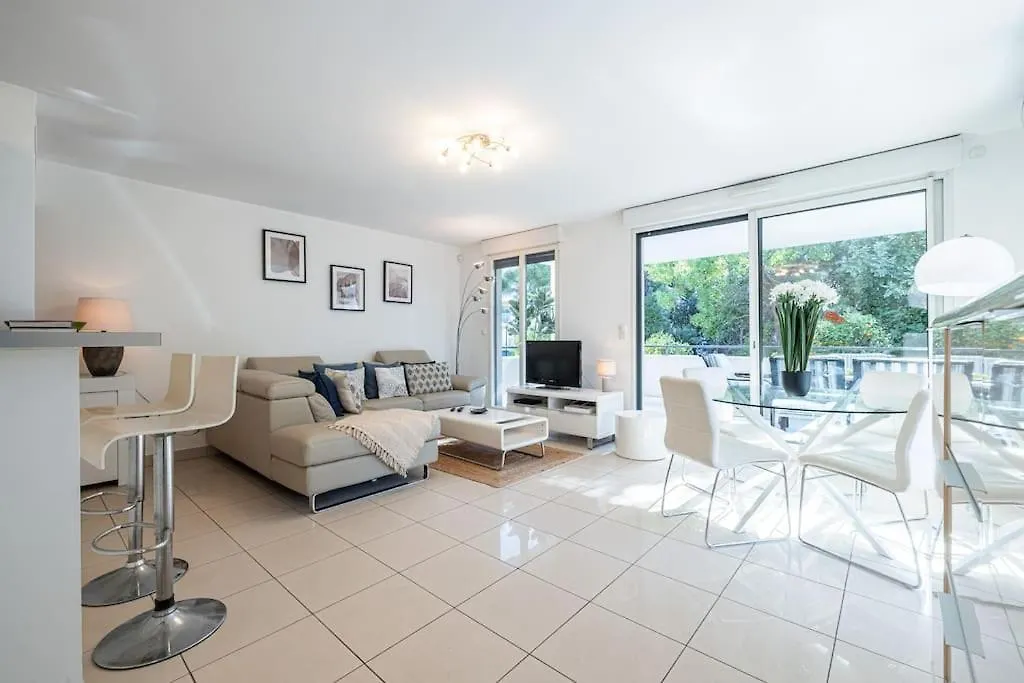 Beautiful And Spacious 2 Bed Apt With Pool Antibes Apartment