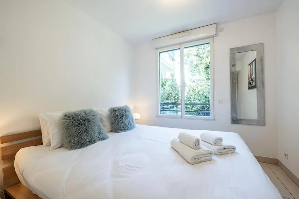 Beautiful And Spacious 2 Bed Apt With Pool Antibes Apartment