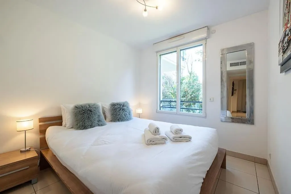 Beautiful And Spacious 2 Bed Apt With Pool Antibes Frankrijk