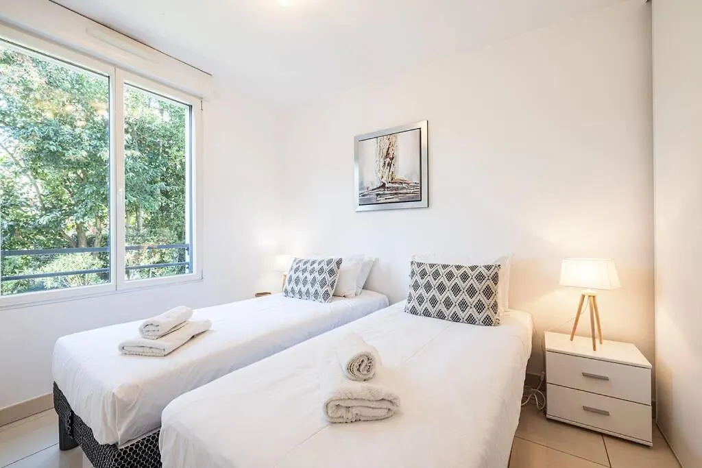 Beautiful And Spacious 2 Bed Apt With Pool Antibes Apartment