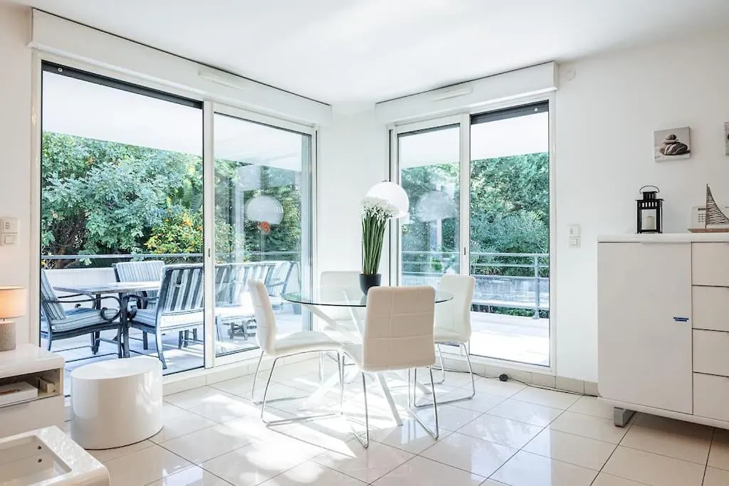 Appartement Beautiful And Spacious 2 Bed Apt With Pool Antibes