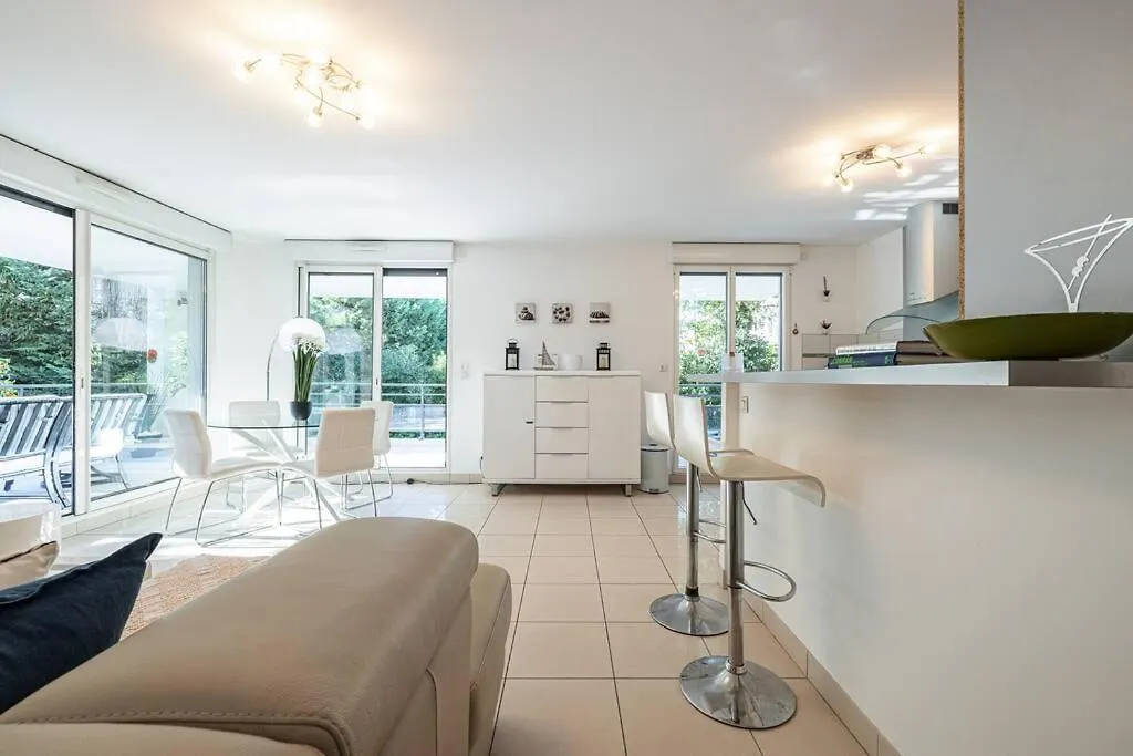 Appartement Beautiful And Spacious 2 Bed Apt With Pool Antibes Frankrijk