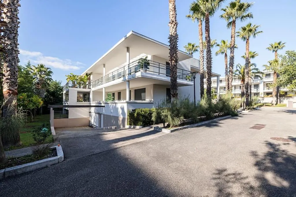 Beautiful And Spacious 2 Bed Apt With Pool Antibes