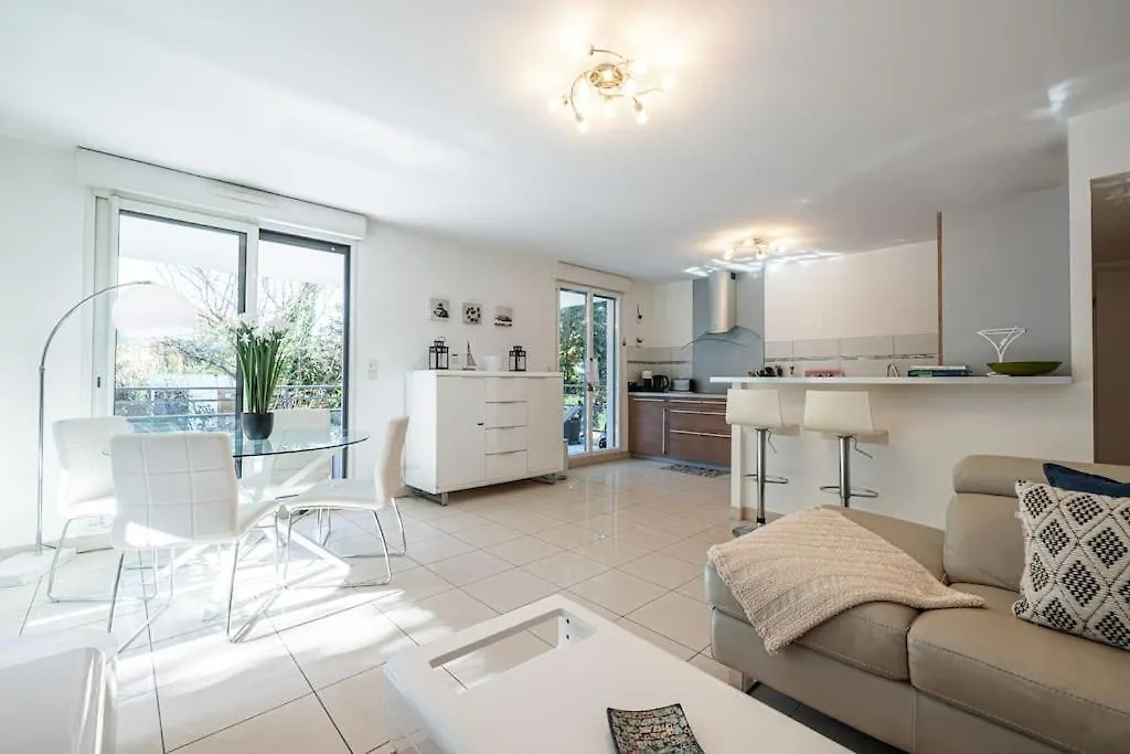 Apartment Beautiful And Spacious 2 Bed Apt With Pool Antibes