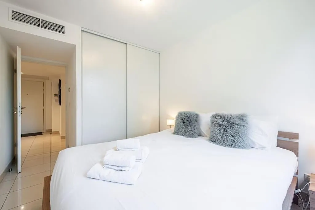 Beautiful And Spacious 2 Bed Apt With Pool Antibes 0*,