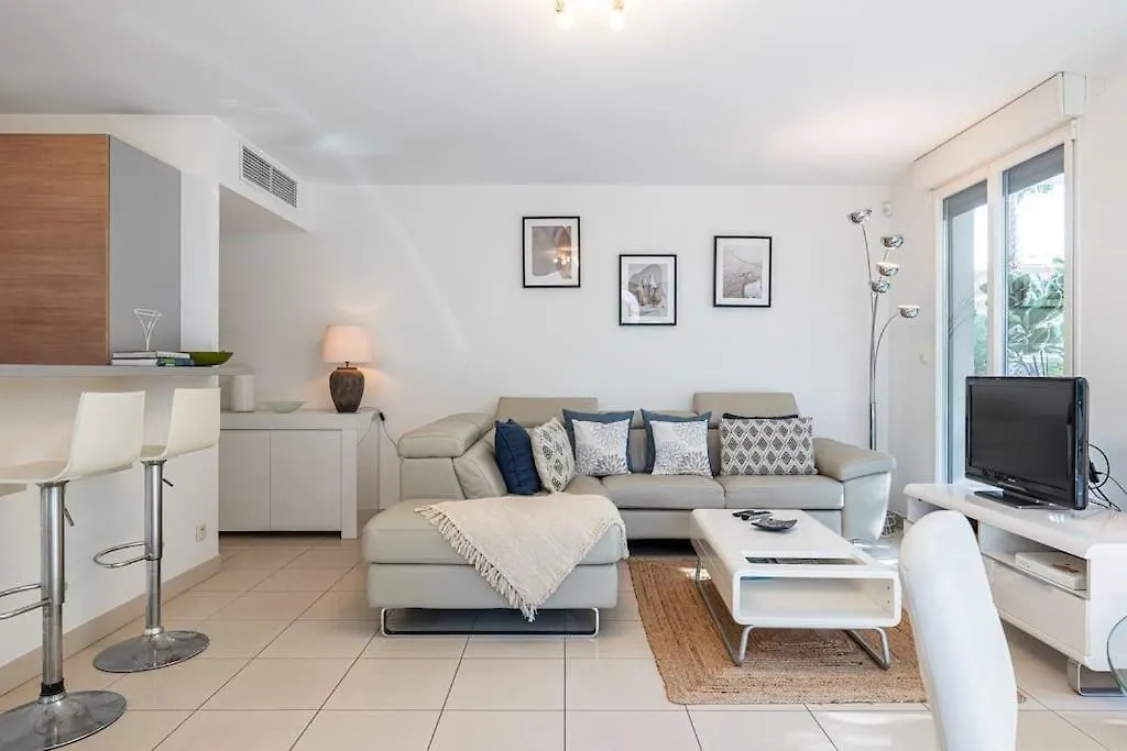 Beautiful And Spacious 2 Bed Apt With Pool Antibes Apartment