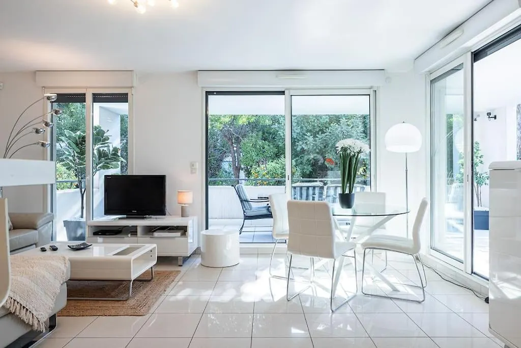 Apartment Beautiful And Spacious 2 Bed Apt With Pool Antibes