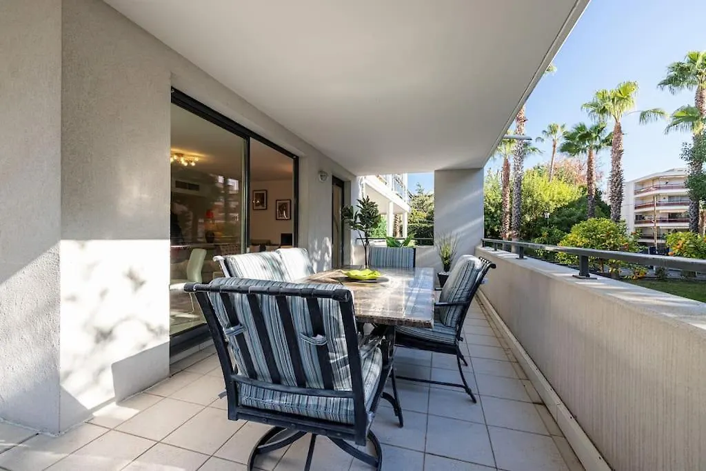 Beautiful And Spacious 2 Bed Apt With Pool Antibes 0*,  France
