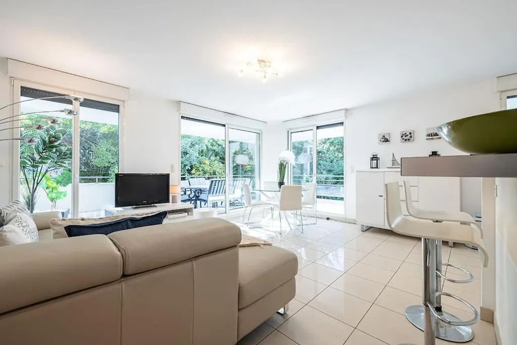 Apartment Beautiful And Spacious 2 Bed Apt With Pool Antibes France